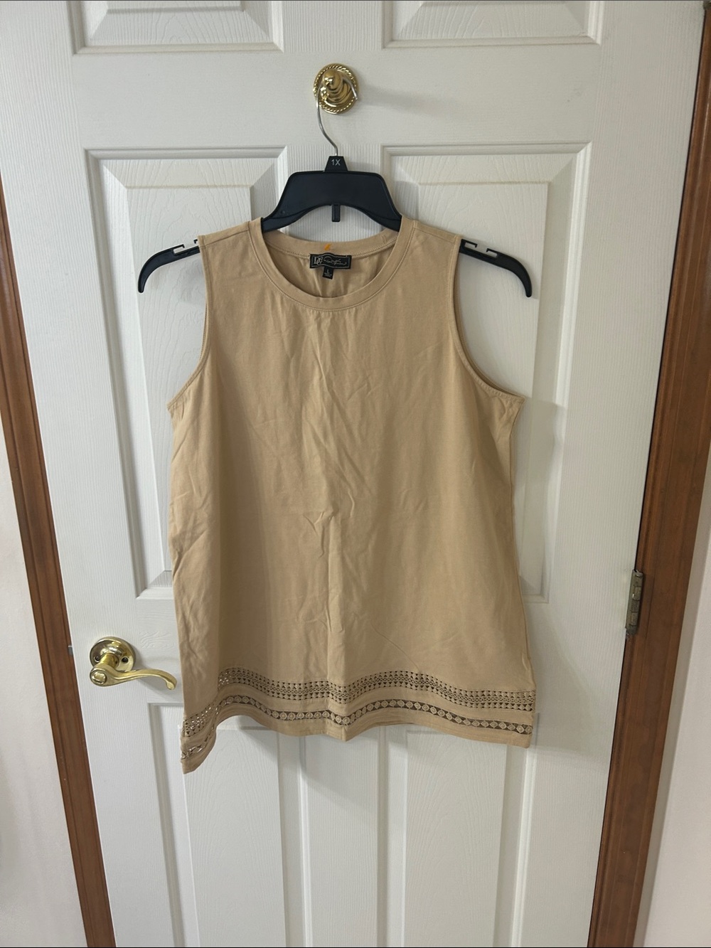 DG2 by Diane Gilman Beige Sleeveless Eyelet-Hem Tank